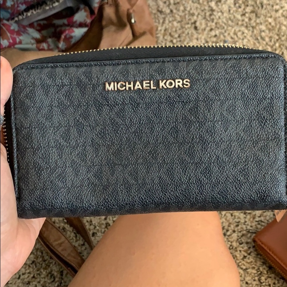 Michael kors wallet